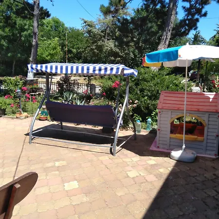 בית הארחה Ina